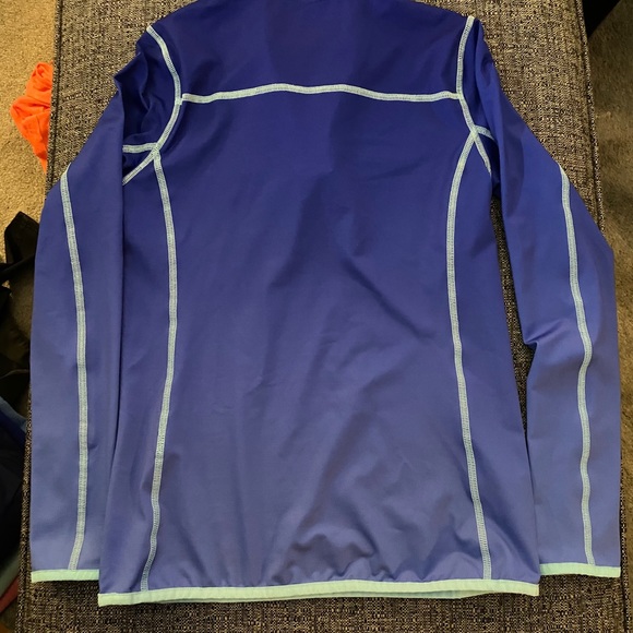 EUC Vineyard Vines long sleeve athletic top - Picture 2 of 5